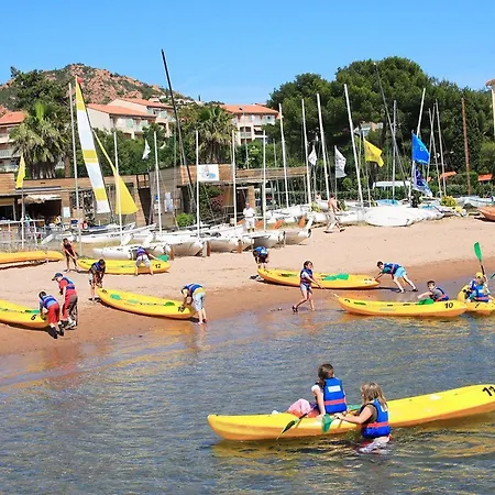 Cosy Avec Terrasse, Clim, A 50m Et 100m Commerces, - Fr-1-226a-177 Апартаменты Фрежюс