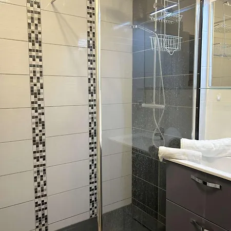 Апартаменты Cosy Avec Terrasse, Clim, A 50m Et 100m Commerces, - Fr-1-226a-177 *