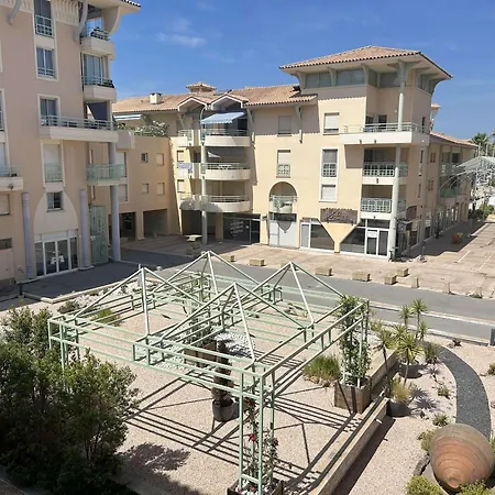 Cosy Avec Terrasse, Clim, A 50m Et 100m Commerces, - Fr-1-226a-177 *