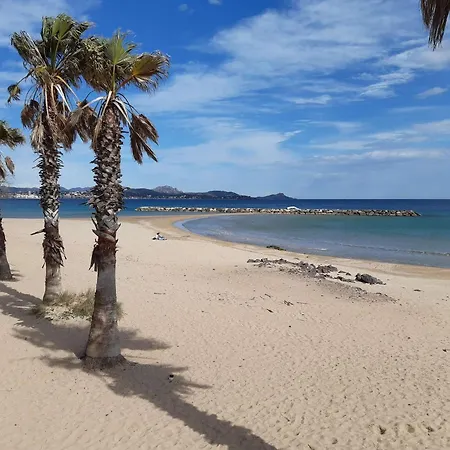 Cosy Avec Terrasse, Clim, A 50m Et 100m Commerces, Fréjus